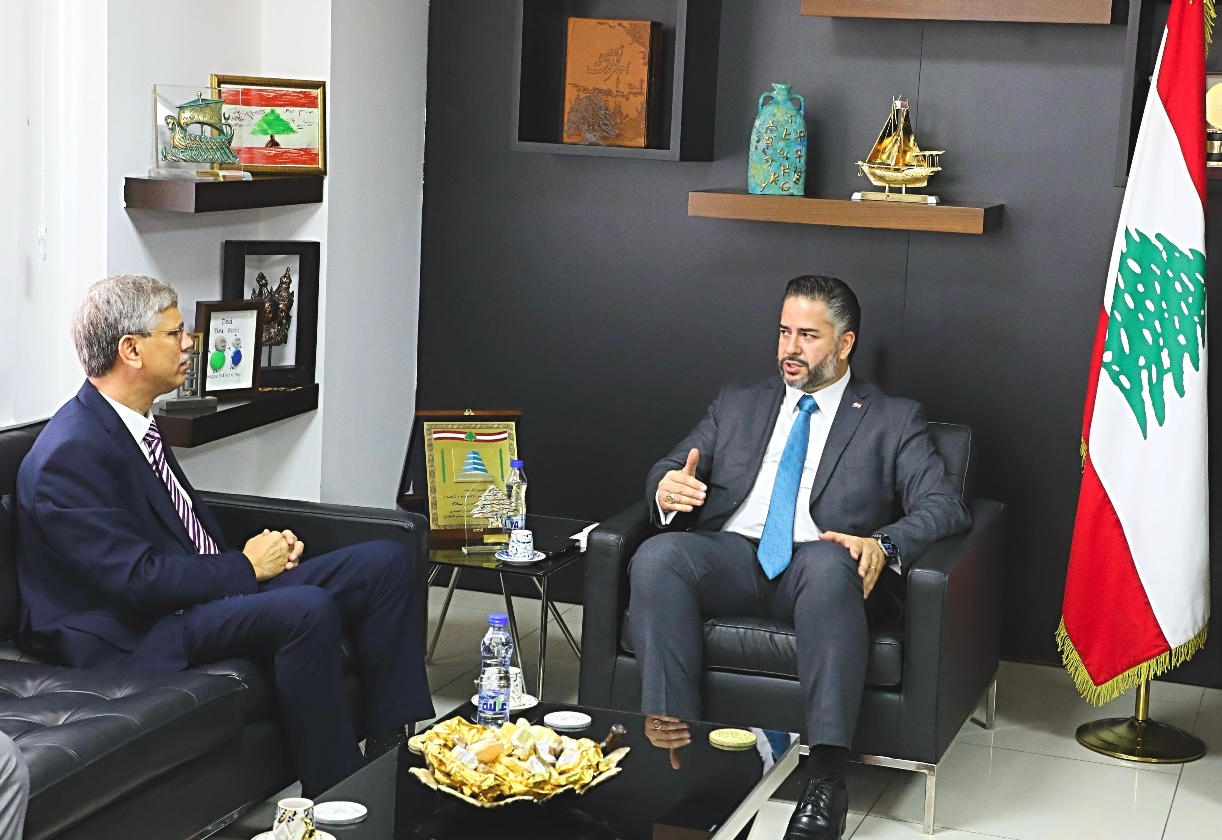 إرسال بلاده 19 طنًا من المساعدات لمراكز الإيواء