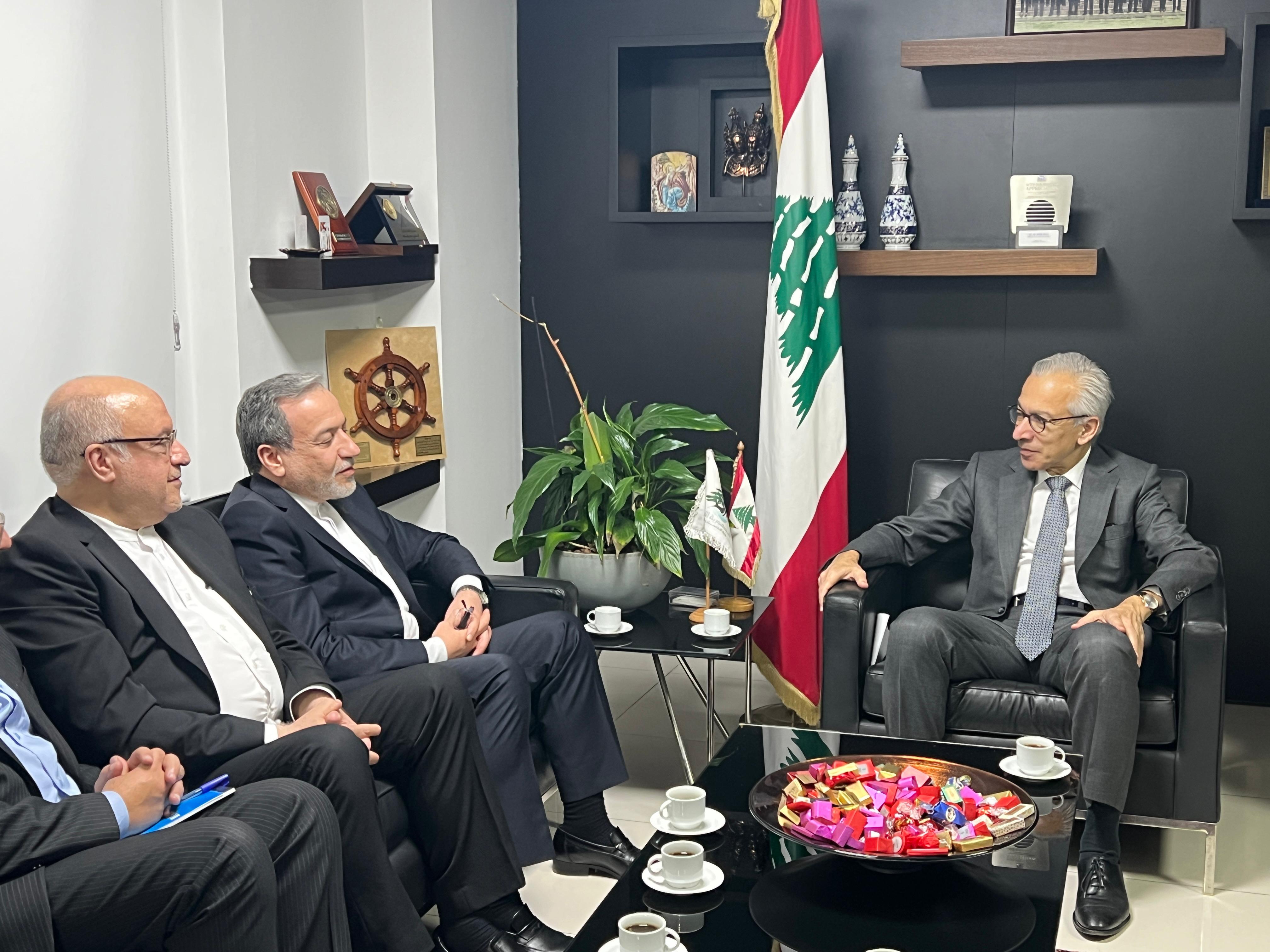 استقبل وزير الاقتصاد والتجارة، الدكتور عامر البساط، وزير الخارجية الإيراني عباس عراقجي، يرافقه وفد رسمي.